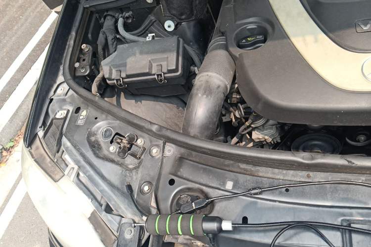 Used Mercedes-Benz M-Class 2010 ML 300 4MATIC Engine Bay Right