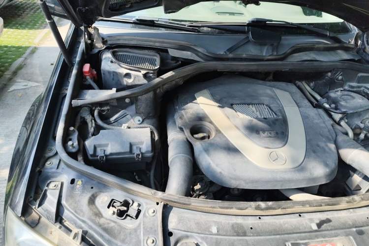 Used Mercedes-Benz M-Class 2010 ML 300 4MATIC Engine Bay Right