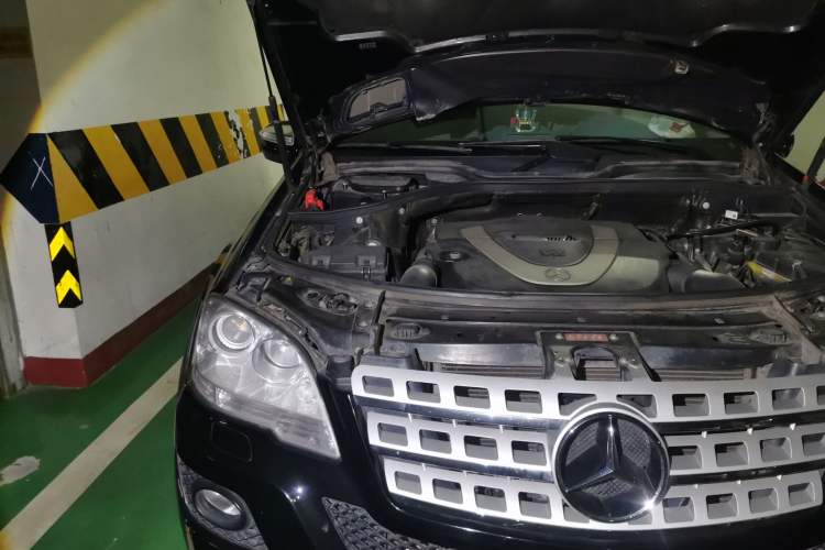 Used Mercedes-Benz M-Class 2010 ML 350 4MATIC Luxury Model Engine Bay Right