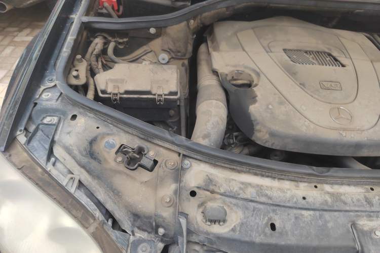 Used Mercedes-Benz M-Class 2010 ML 300 4MATIC Engine Bay Right