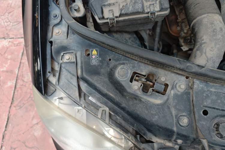 Used Mercedes-Benz M-Class 2010 ML 300 4MATIC Engine Bay Right