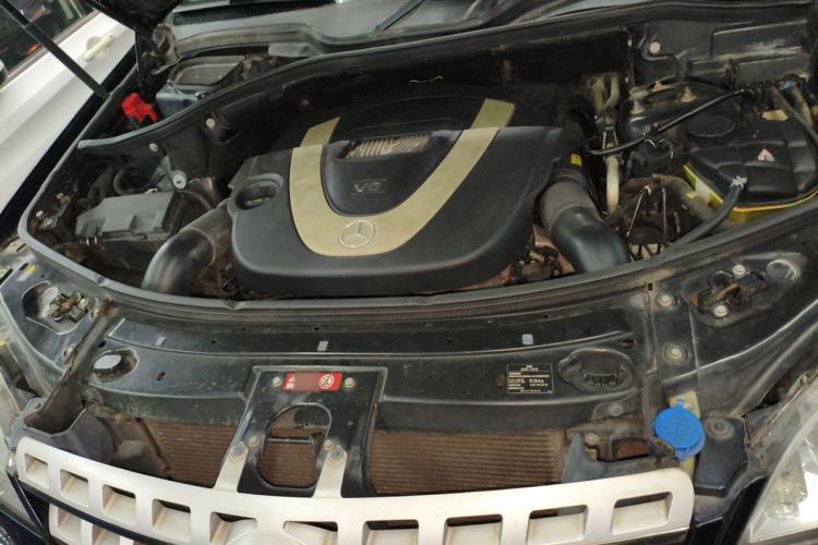 Used Mercedes-Benz M-Class 2010 ML 300 4MATIC Engine Bay