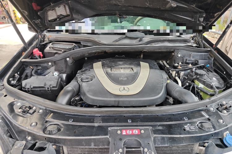 Used Mercedes-Benz M-Class 2010 ML 300 4MATIC Engine Bay