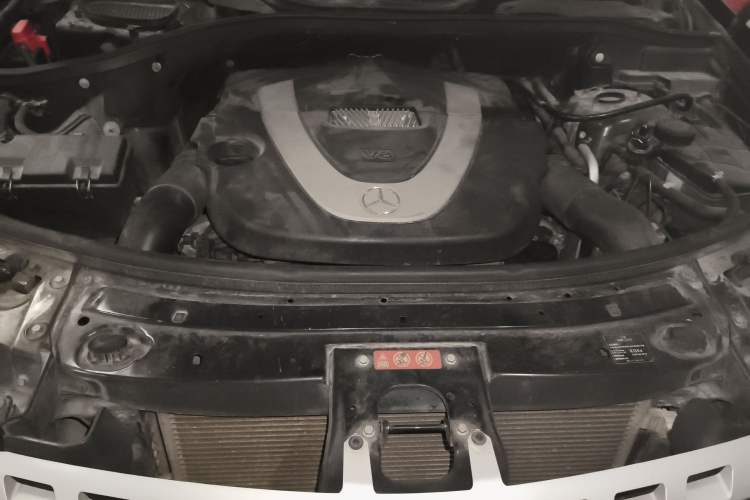 Used Mercedes-Benz M-Class 2010 ML 300 4MATIC Engine Bay