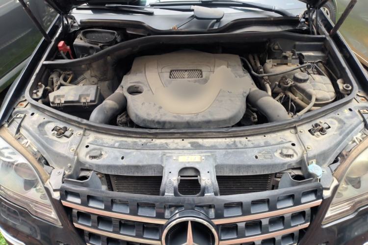 Used Mercedes-Benz M-Class 2010 ML 350 4MATIC Luxury Model Engine Bay