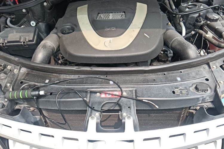 Used Mercedes-Benz M-Class 2010 ML 300 4MATIC Engine Bay
