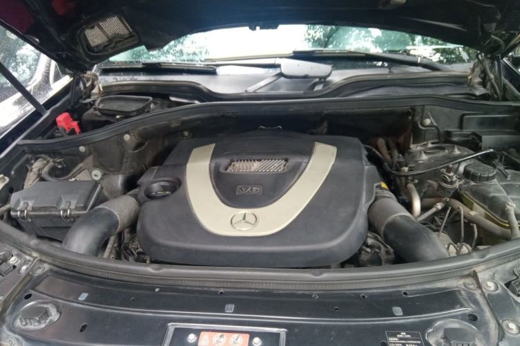Used Mercedes-Benz M-Class 2010 ML 300 4MATIC Engine Bay