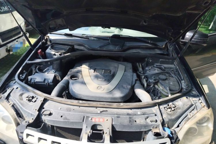 Used Mercedes-Benz M-Class 2010 ML 300 4MATIC Engine Bay