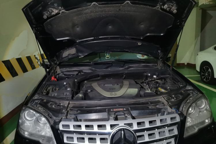 Used Mercedes-Benz M-Class 2010 ML 350 4MATIC Luxury Model Engine Bay