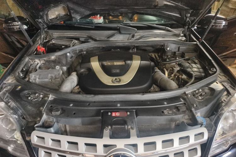 Used Mercedes-Benz M-Class 2010 ML 300 4MATIC Engine Bay