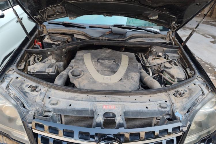 Used Mercedes-Benz M-Class 2010 ML 500 4MATIC Special Edition Engine Bay