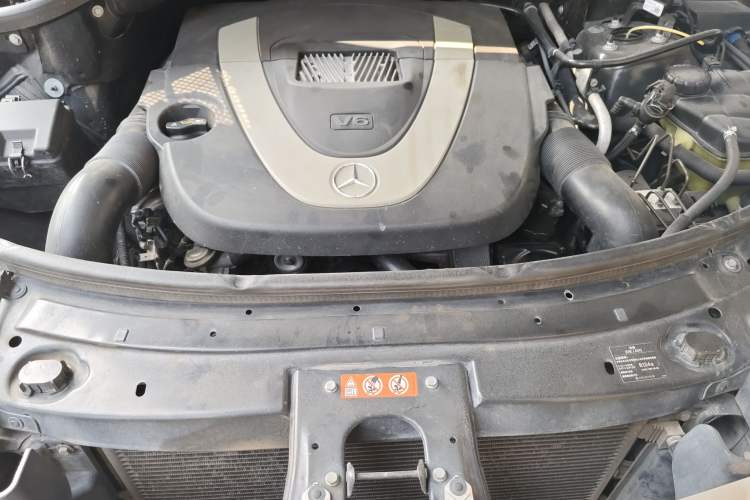 Used Mercedes-Benz M-Class 2010 ML 350 4MATIC Luxury Model Engine Bay