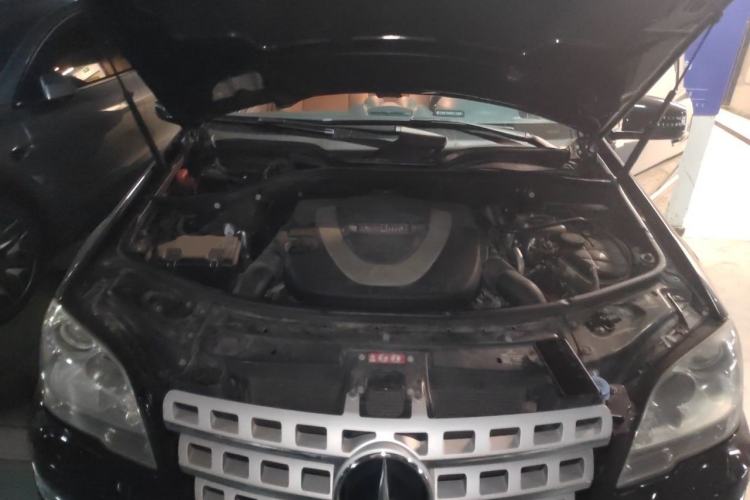 Used Mercedes-Benz M-Class 2010 ML 300 4MATIC Engine Bay