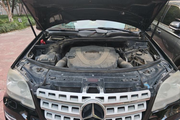 Used Mercedes-Benz M-Class 2010 ML 300 4MATIC Engine Bay