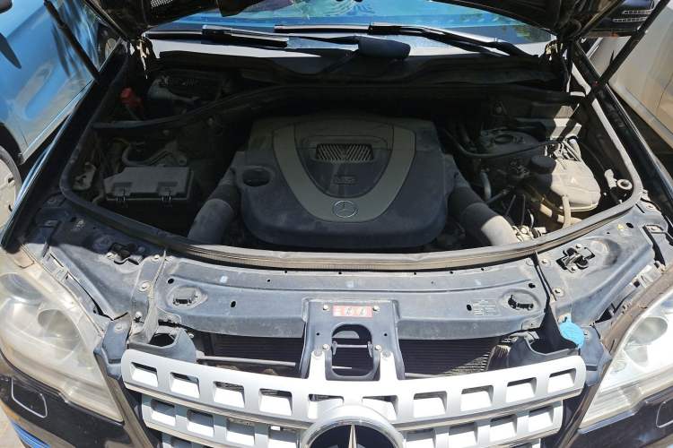 Used Mercedes-Benz M-Class 2010 ML 300 4MATIC Engine Bay