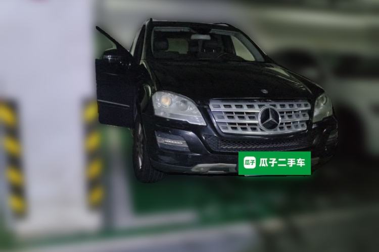 Used Mercedes-Benz M-Class 2010 ML 300 4MATIC Front Right 45 Deg