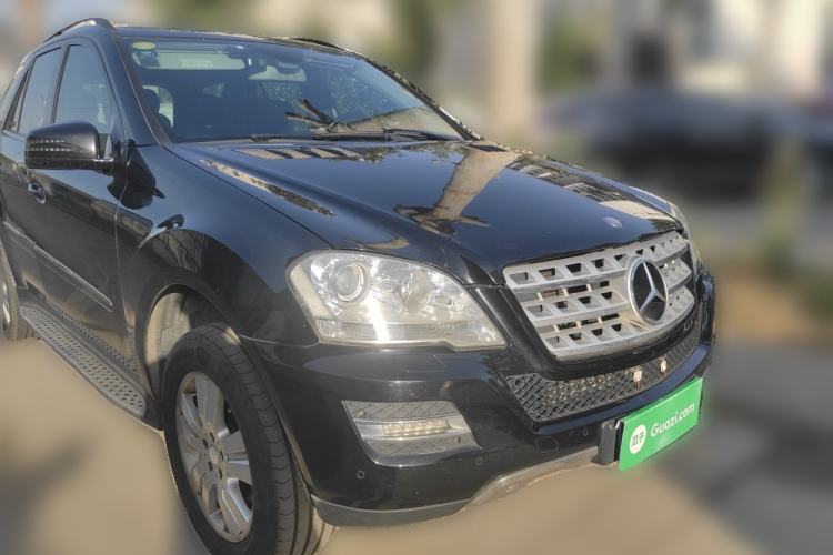 Used Mercedes-Benz M-Class 2010 ML 300 4MATIC Front Right 45 Deg