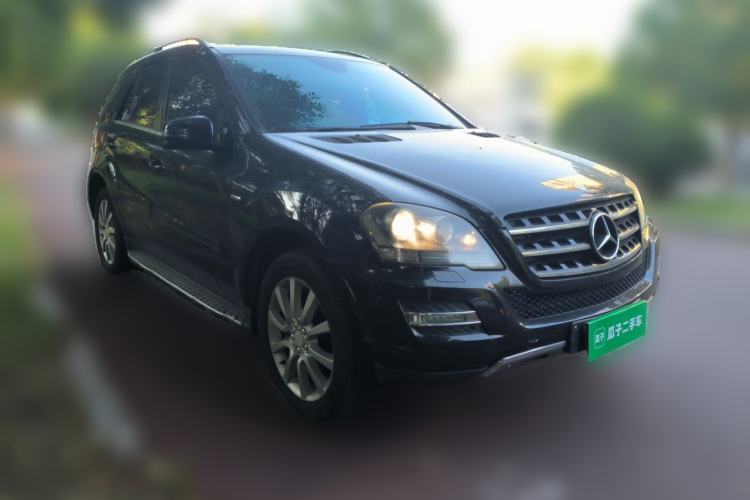 Used Mercedes-Benz M-Class 2010 ML 350 4MATIC Luxury Model Front Right 45 Deg