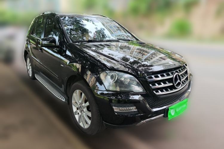 Used Mercedes-Benz M-Class 2010 ML 350 4MATIC Luxury Model Front Right 45 Deg