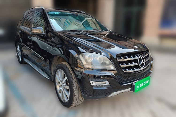 Used Mercedes-Benz M-Class 2010 ML 500 4MATIC Special Edition Front Right 45 Deg