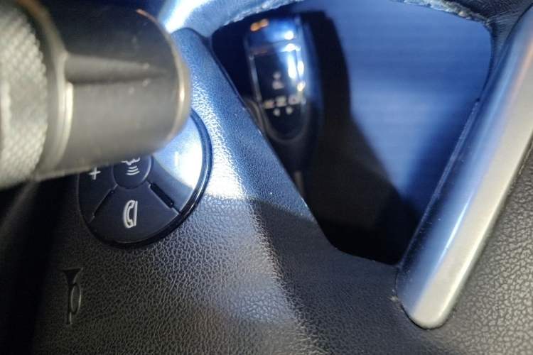 Used Mercedes-Benz M-Class 2010 ML 300 4MATIC Gear Lever