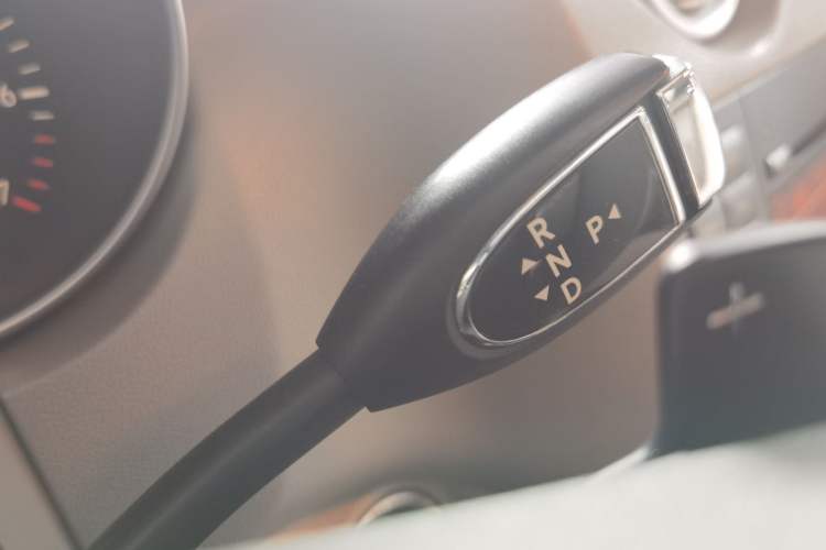 Used Mercedes-Benz M-Class 2010 ML 350 4MATIC Luxury Model Gear Lever