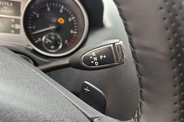 Used Mercedes-Benz M-Class 2010 ML 300 4MATIC Gear Lever