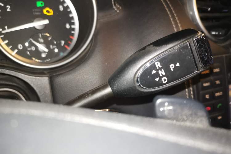Used Mercedes-Benz M-Class 2010 ML 350 4MATIC Luxury Model Gear Lever