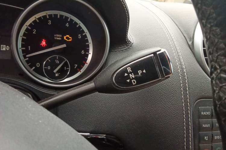 Used Mercedes-Benz M-Class 2010 ML 350 4MATIC Luxury Special Edition Gear Lever