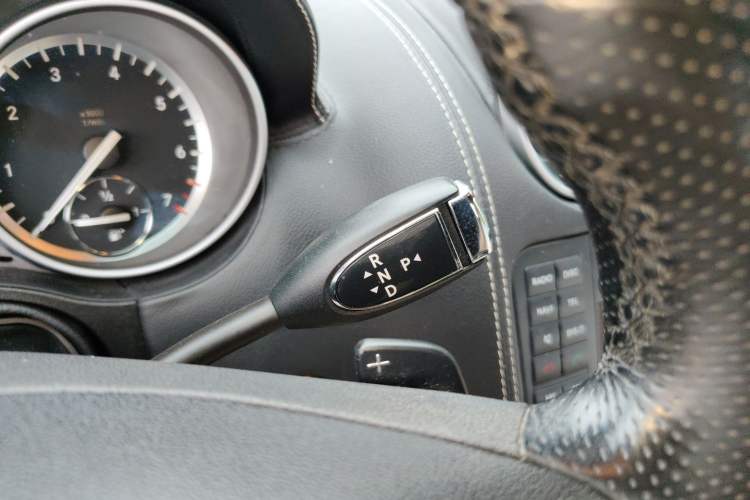 Used Mercedes-Benz M-Class 2010 ML 350 4MATIC Luxury Model Gear Lever