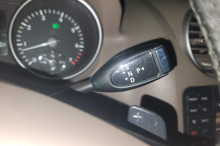 Used Mercedes-Benz M-Class 2010 ML 350 4MATIC Luxury Model Gear Lever