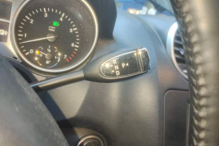 Used Mercedes-Benz M-Class 2010 ML 300 4MATIC Gear Lever