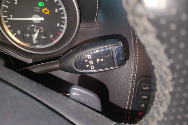 Used Mercedes-Benz M-Class 2010 ML 350 4MATIC Luxury Special Edition Gear Lever