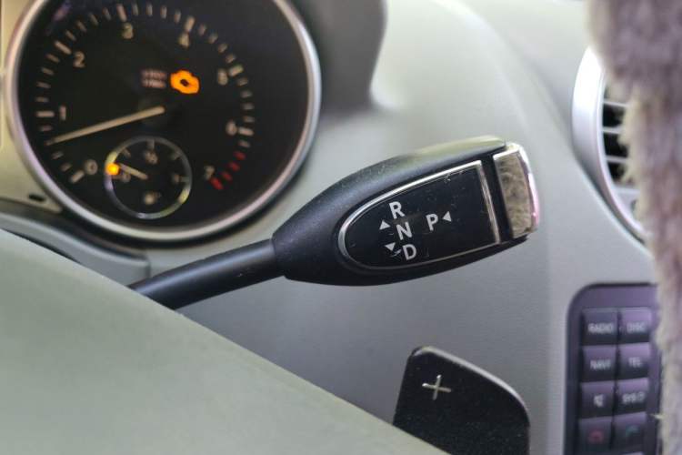 Used Mercedes-Benz M-Class 2010 ML 300 4MATIC Gear Lever