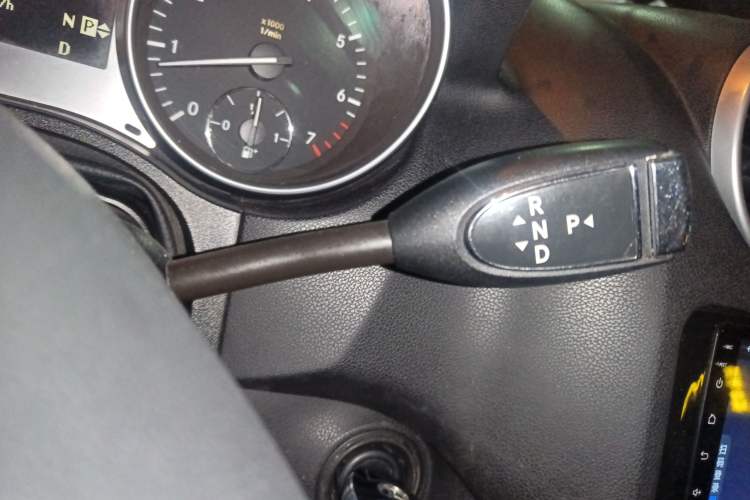 Used Mercedes-Benz M-Class 2010 ML 300 4MATIC Gear Lever