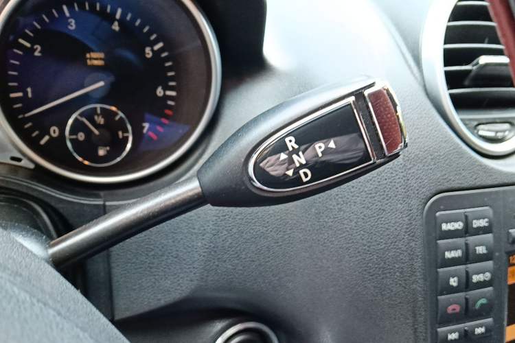 Used Mercedes-Benz M-Class 2010 ML 300 4MATIC Gear Lever