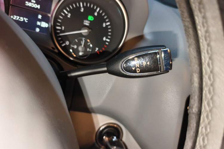 Used Mercedes-Benz M-Class 2010 ML 300 4MATIC Gear Lever