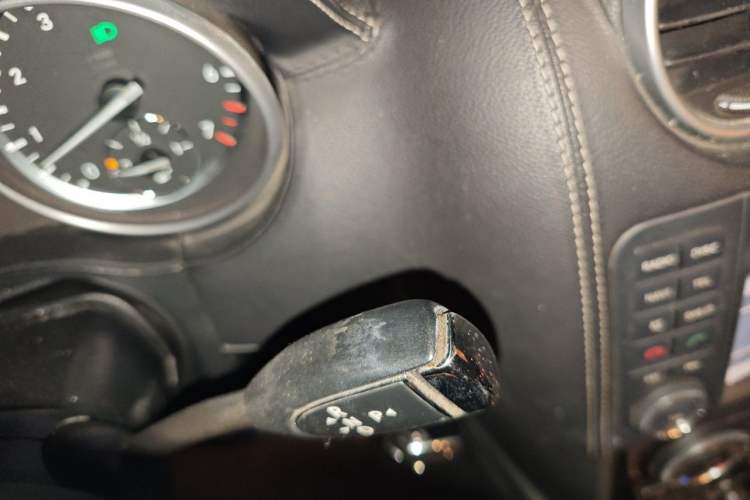 Used Mercedes-Benz M-Class 2010 ML 350 4MATIC Luxury Model Gear Lever