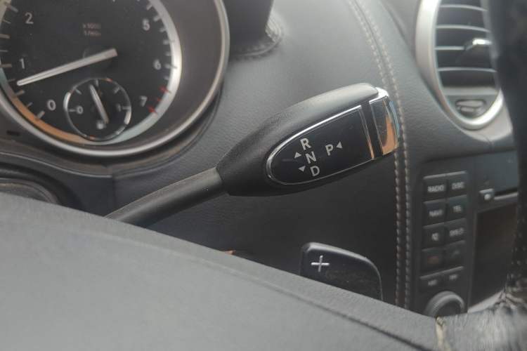 Used Mercedes-Benz M-Class 2010 ML 350 4MATIC Luxury Model Gear Lever