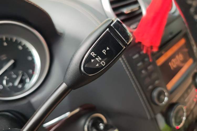 Used Mercedes-Benz M-Class 2010 ML 350 4MATIC Luxury Model Gear Lever