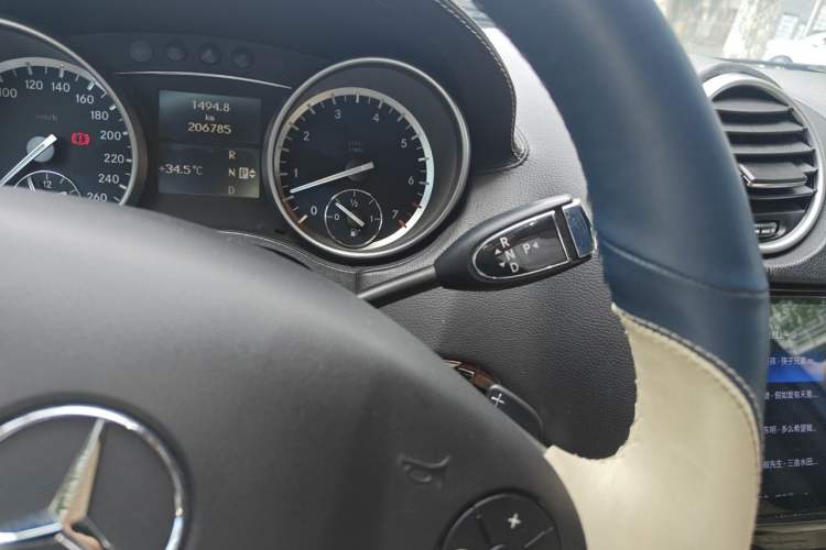 Used Mercedes-Benz M-Class 2010 ML 350 4MATIC Luxury Special Edition Gear Lever