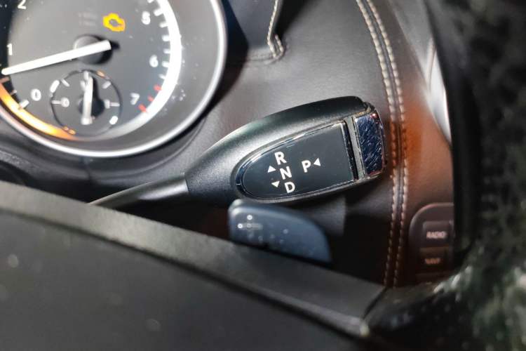 Used Mercedes-Benz M-Class 2010 ML 350 4MATIC Luxury Model Gear Lever