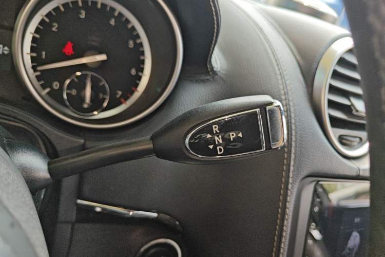 Used Mercedes-Benz M-Class 2010 ML 350 4MATIC Luxury Model Gear Lever
