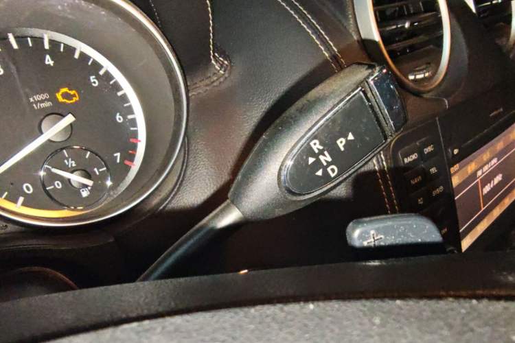 Used Mercedes-Benz M-Class 2010 ML 350 4MATIC Luxury Special Edition Gear Lever