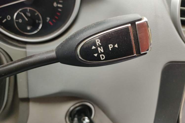 Used Mercedes-Benz M-Class 2010 ML 300 4MATIC Gear Lever
