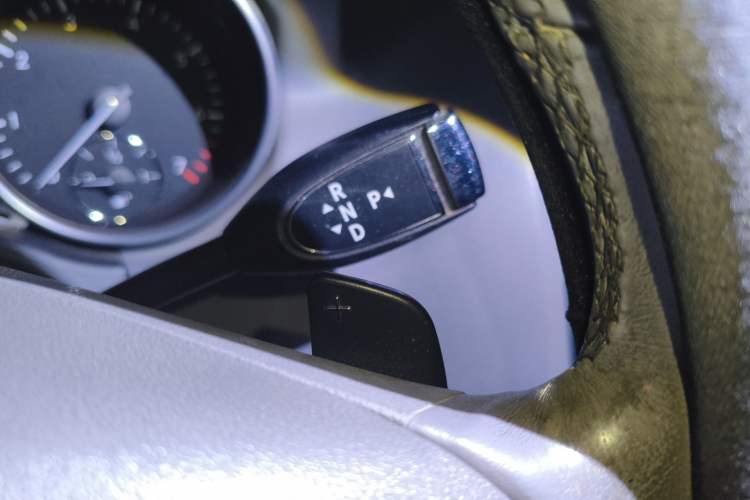 Used Mercedes-Benz M-Class 2010 ML 300 4MATIC Gear Lever