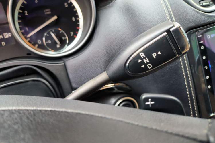 Used Mercedes-Benz M-Class 2010 ML 350 4MATIC Luxury Model Gear Lever