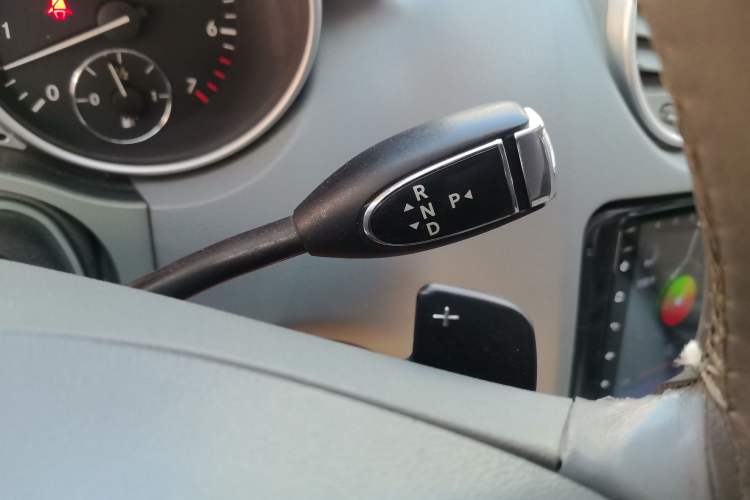 Used Mercedes-Benz M-Class 2010 ML 300 4MATIC Gear Lever