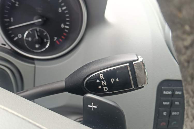 Used Mercedes-Benz M-Class 2010 ML 300 4MATIC Gear Lever