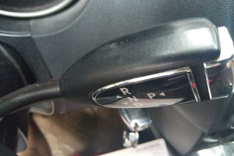 Used Mercedes-Benz M-Class 2010 ML 300 4MATIC Gear Lever